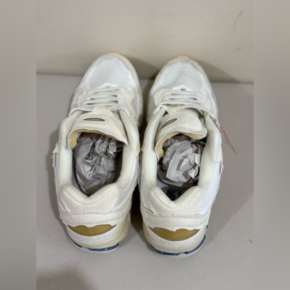 New Balance White Cream Interior Label Sneakers - Picture 5 of 12